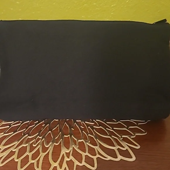 Chanel Beauté Black Cosmetic Pouch - Picture 2 of 2